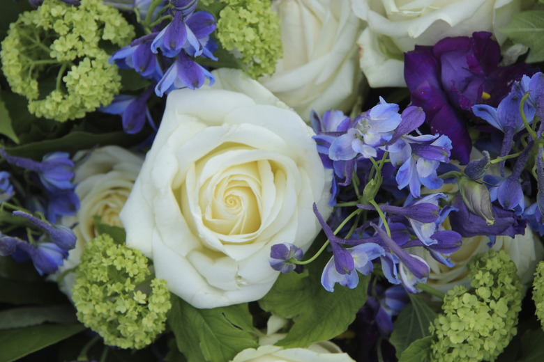 Wedding arrangement in white and blue