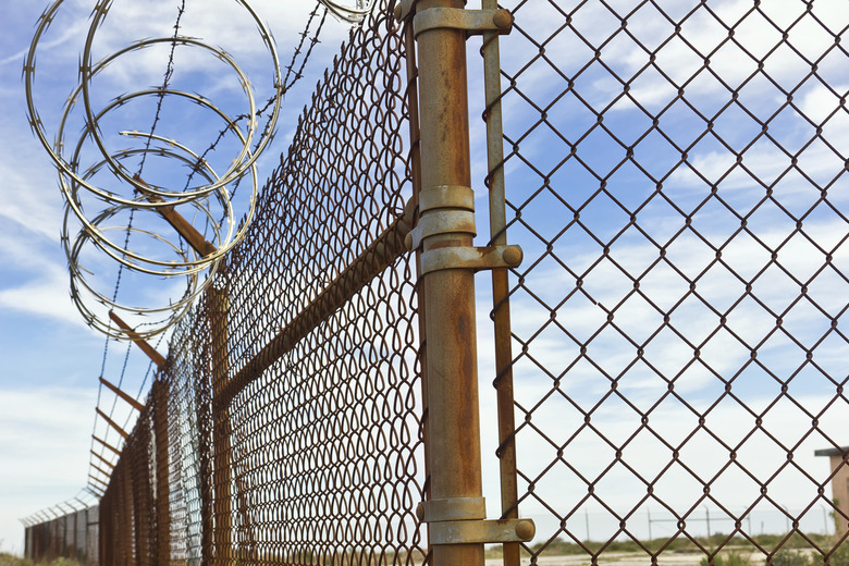 Circle Barb Wire Fence